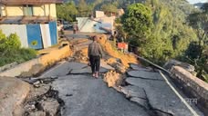 सडक भासिँदा रेसुङ्गा विमानस्थल जाने सडक अवरुद्ध