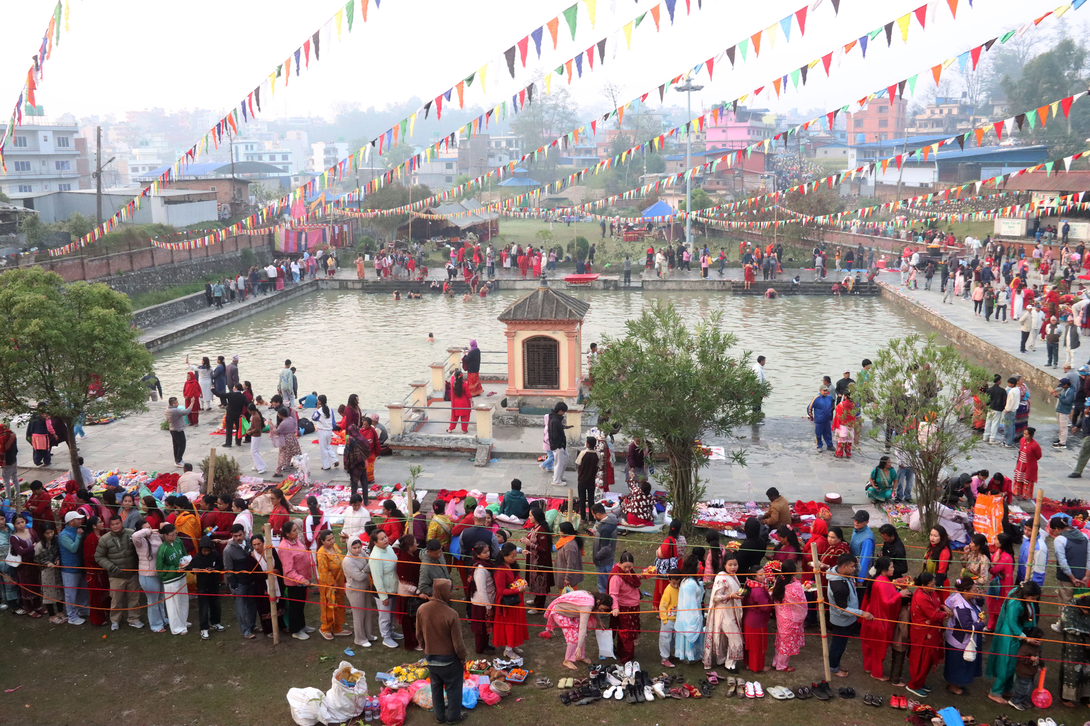 टोखामा सपनतीर्थ मेला : बिहानैदेखि भक्तजनको घुइँचो