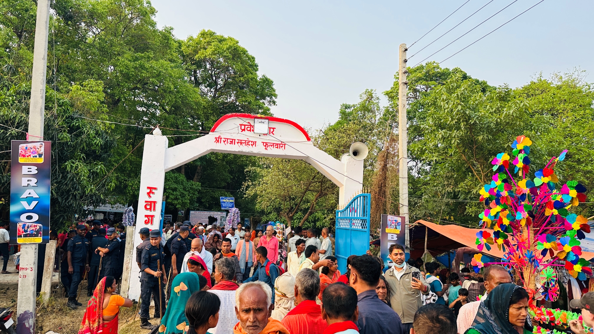 सिरहाको सलहेश फूलबारीमा भक्तजनको घुइँचो